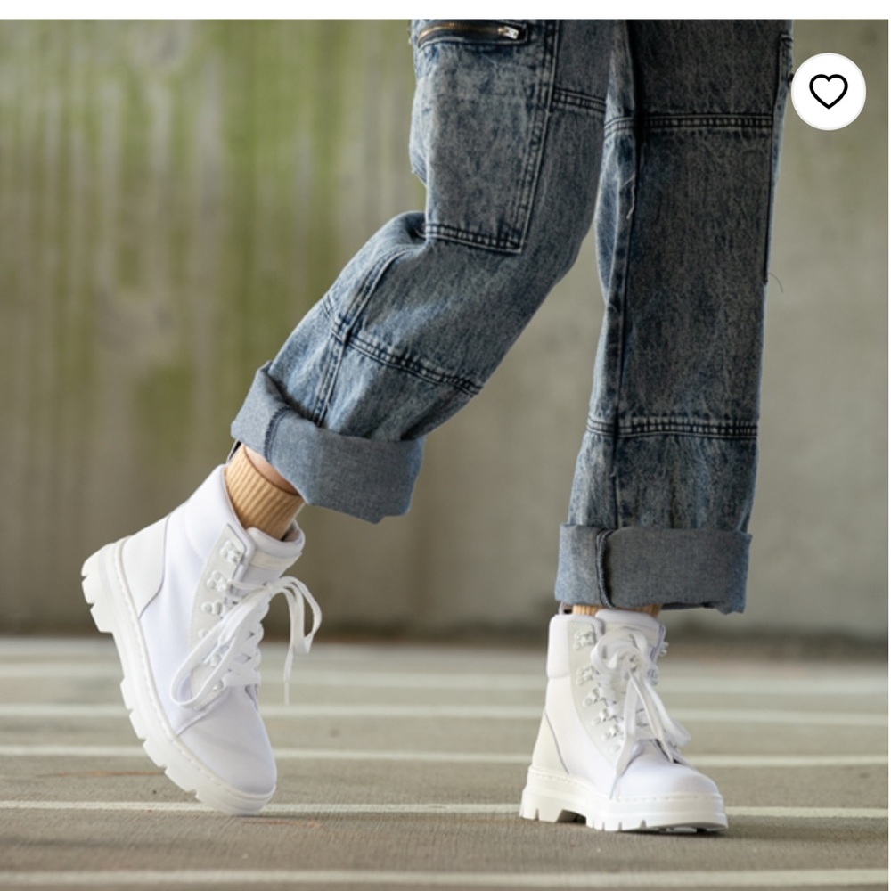 Dr. Martens Combs Boot - White Women’s 9